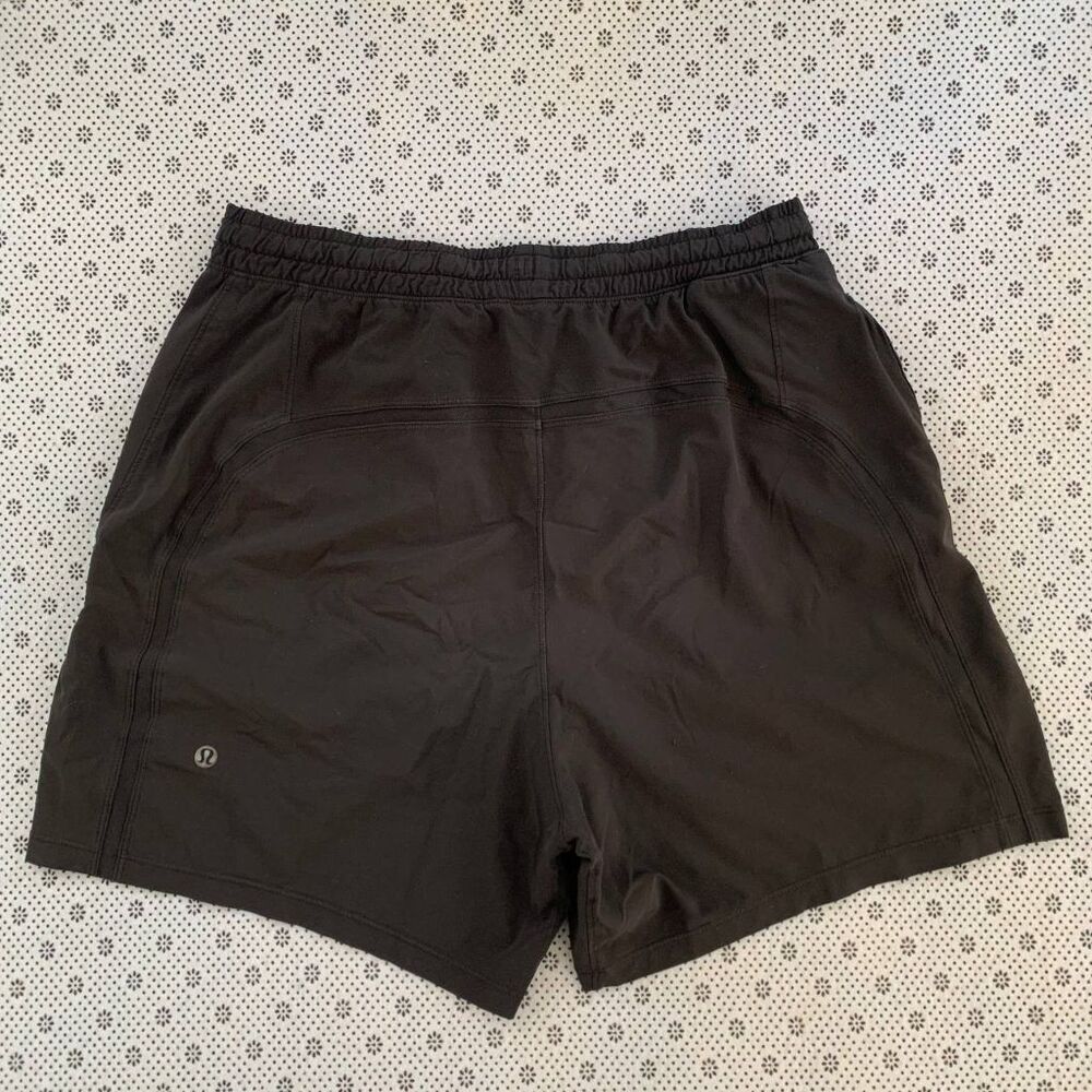 Lululemon Men's Black Athletic Running Shorts Size M Drawstring Zip Pocket